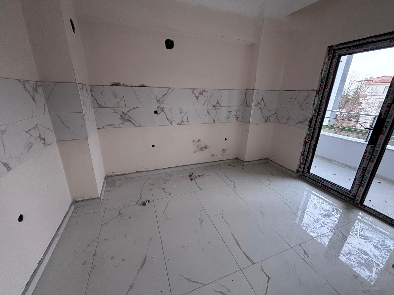 SSK Hastanesi (Göğüs Hastalıkları Hastanesi) Karşısında Ara Kat Satılık 2+1 Daire