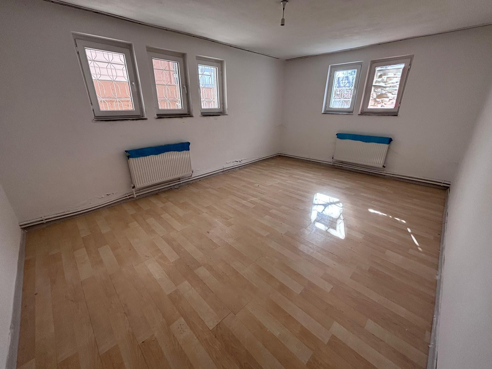Ulukavak Mah. Tekceviz Sokak Üzerinde Bahçe Katı Kiralık 3+1 Daire