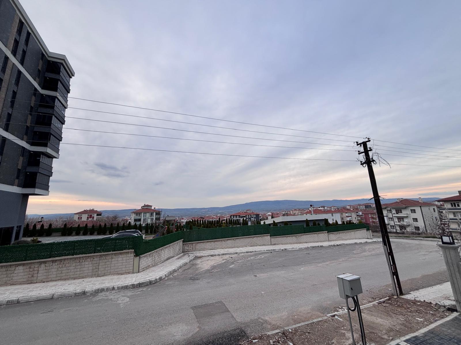 Bahçelievler İpeklievlerde Giriş Kat Satılık 3+1 Daire