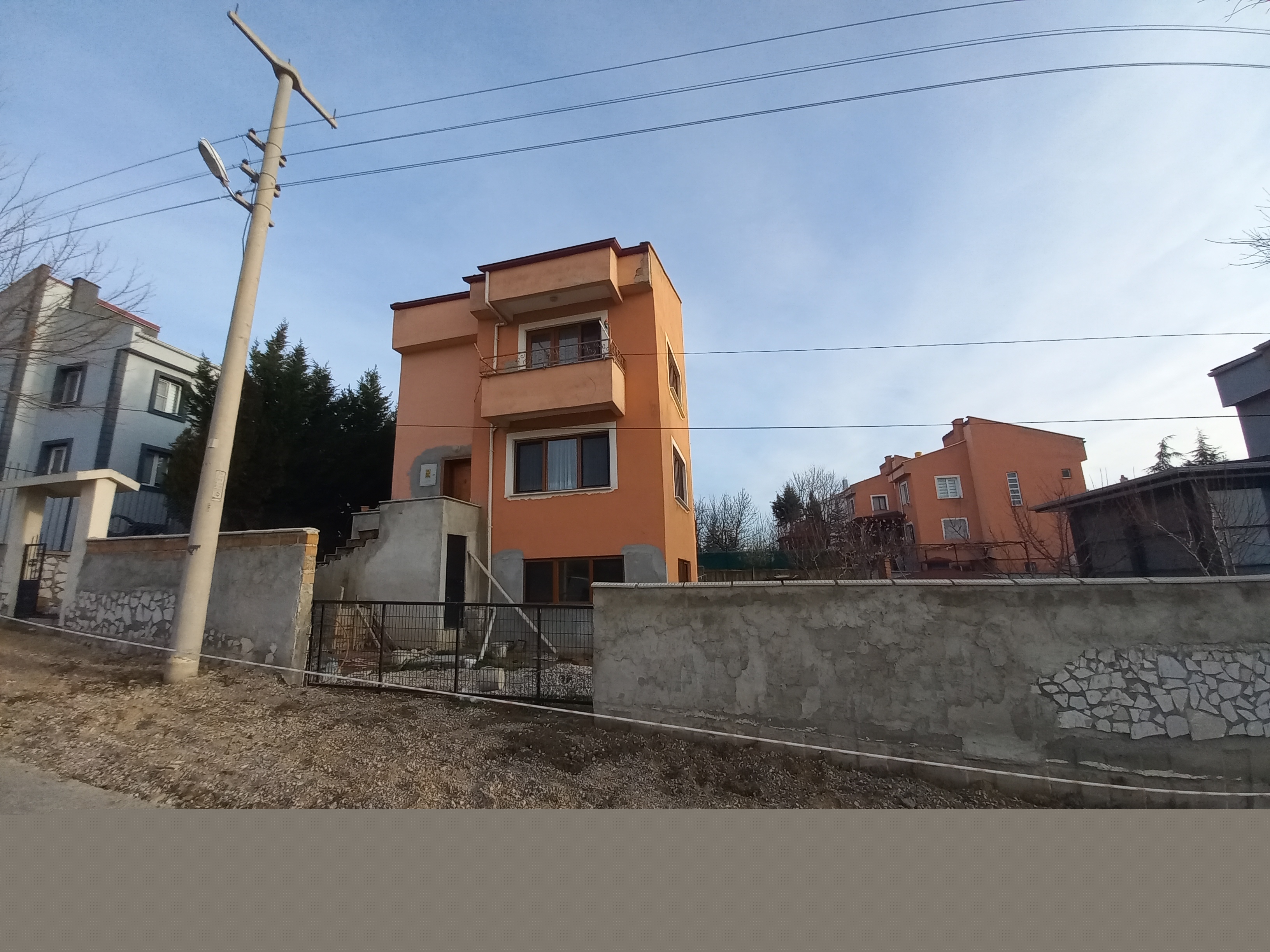 Slimkent Caddesi Üzerinde 4+1 Satılık Villa