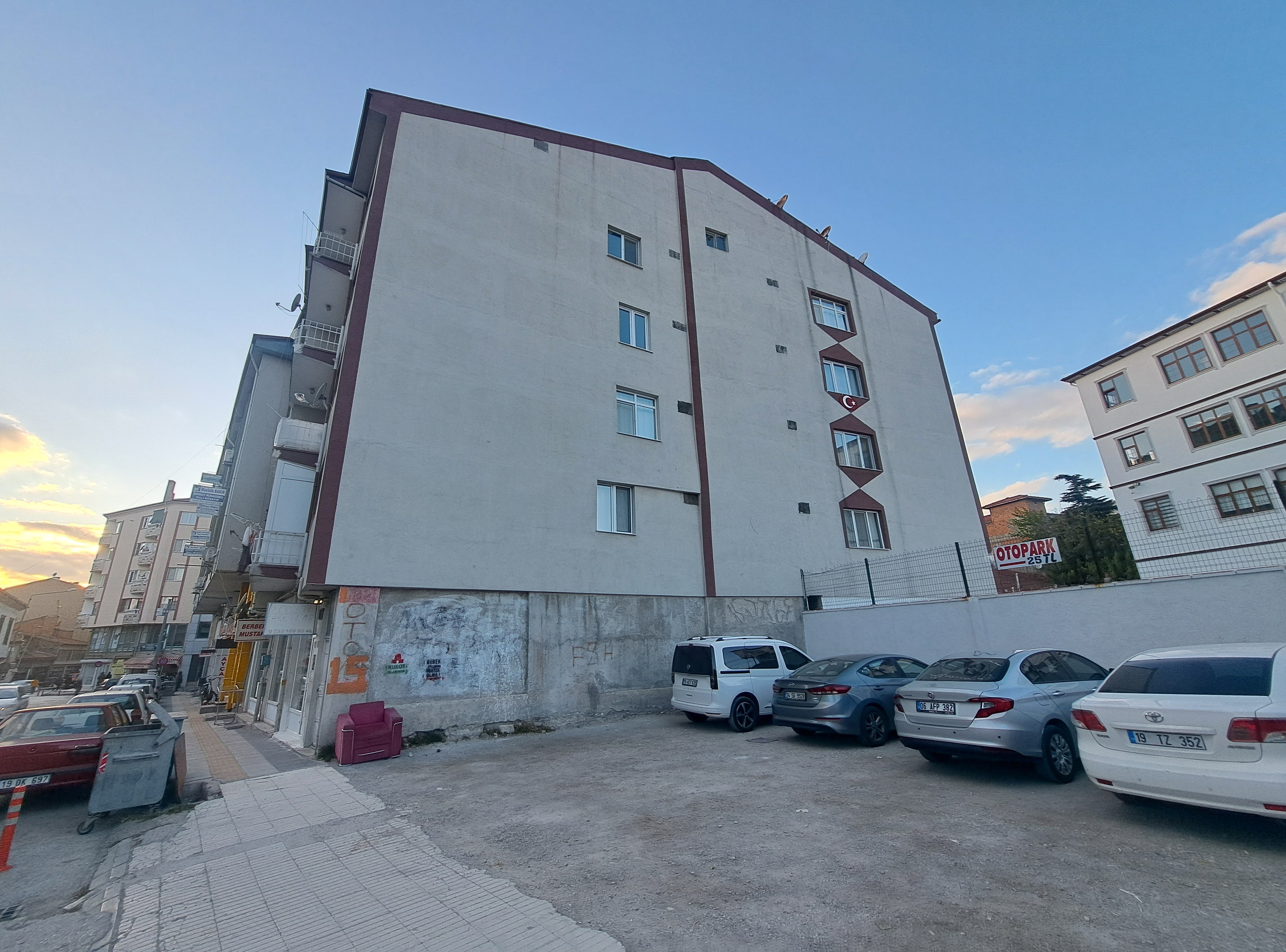 Zafer İlkokulu Yanında Satılık 3+1 Daire